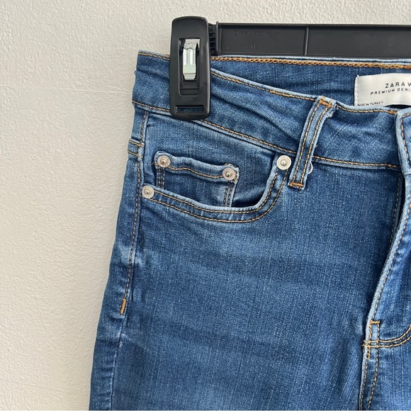 Zara denim Mid Rise flared Jeans 2 Blue Medium Wash Womens NWOT - Picture 5 of 8
